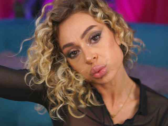 Модель: CurlyNatasha