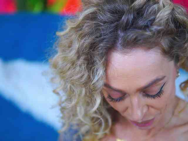 Модель: CurlyNatasha