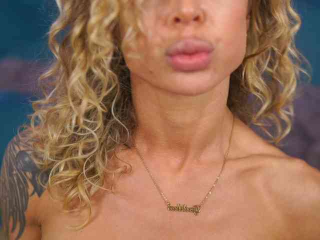 Модель: CurlyNatasha