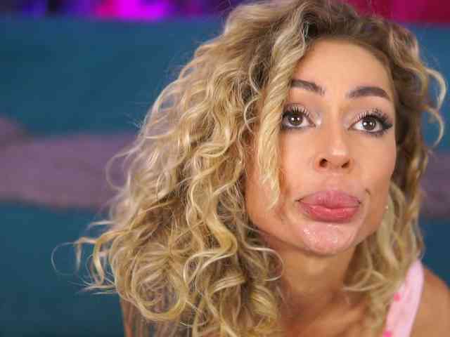 Модель: CurlyNatasha
