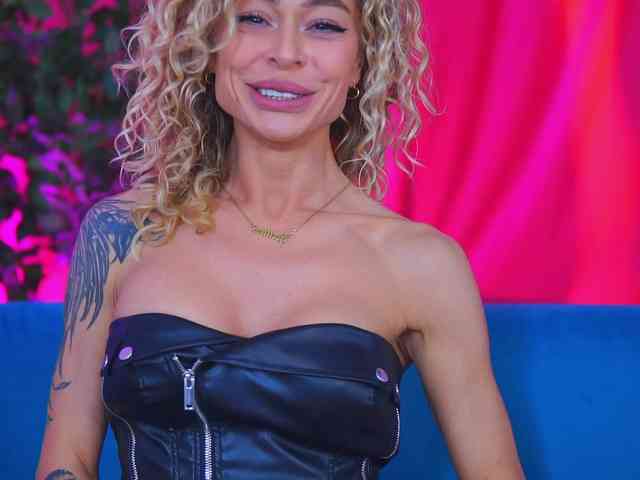 Модель: CurlyNatasha