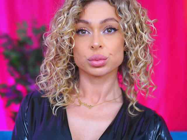Модель: CurlyNatasha