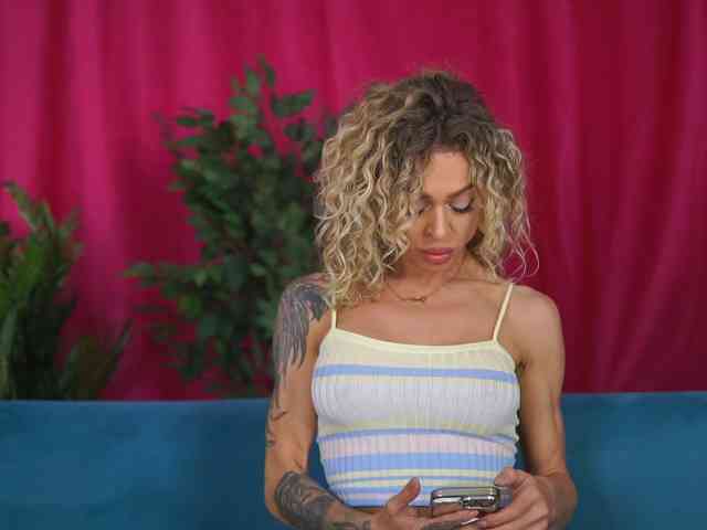 Модель: CurlyNatasha