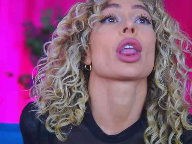 Модель: CurlyNatasha