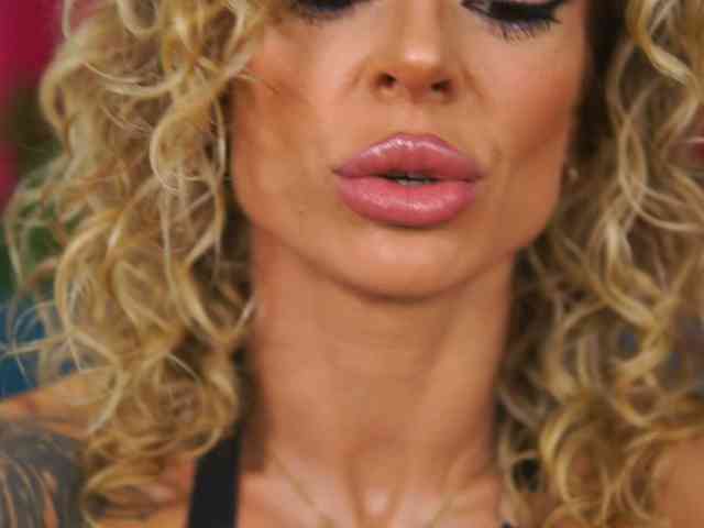 striptease chatroom CurlyNatasha