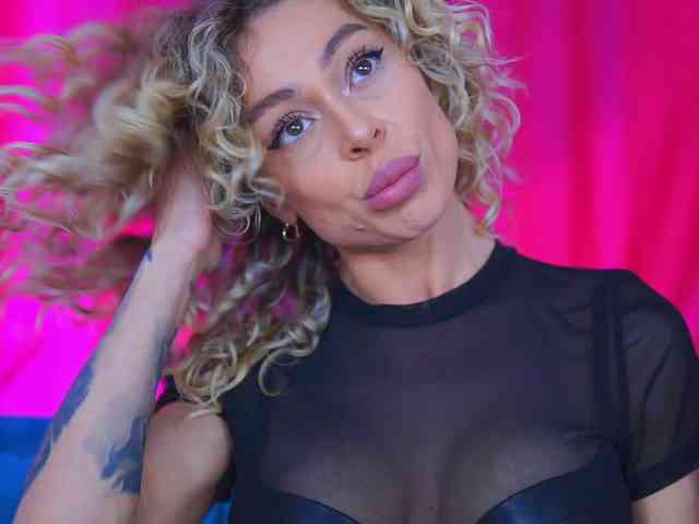 Модель: CurlyNatasha