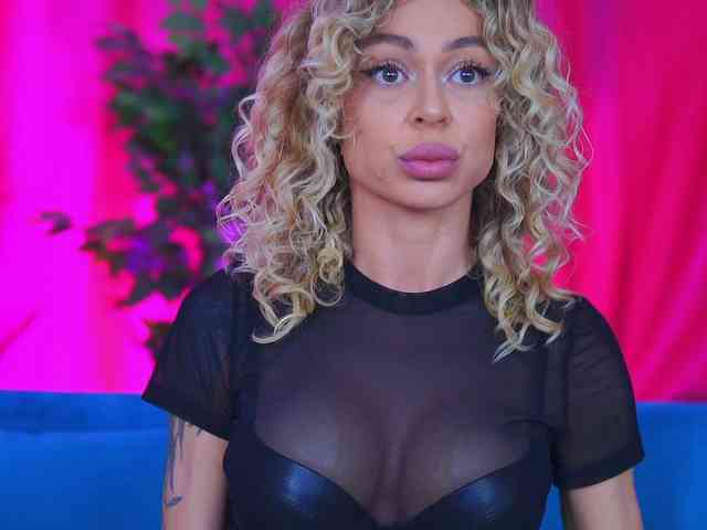 Модель: CurlyNatasha