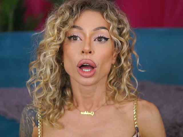 Модель: CurlyNatasha
