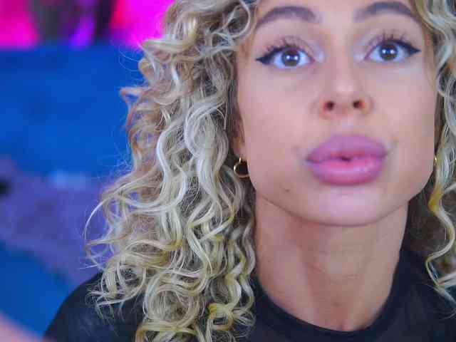 Модель: CurlyNatasha