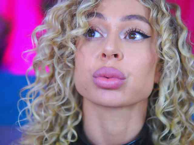 Модель: CurlyNatasha