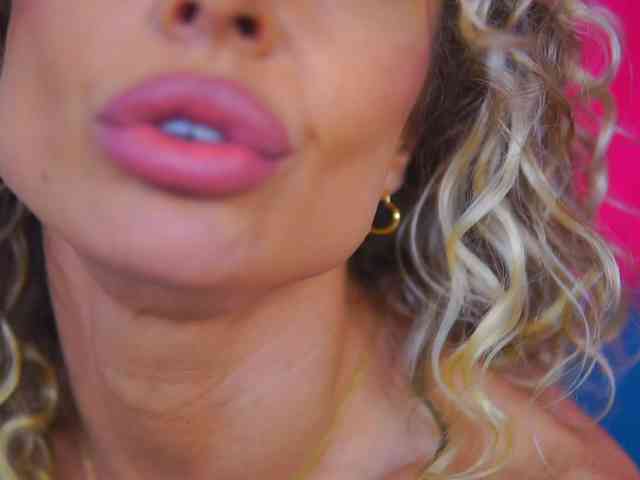Модель: CurlyNatasha