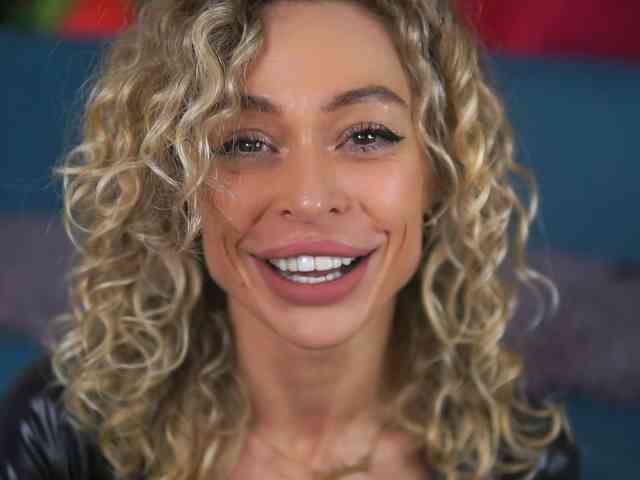 Модель: CurlyNatasha
