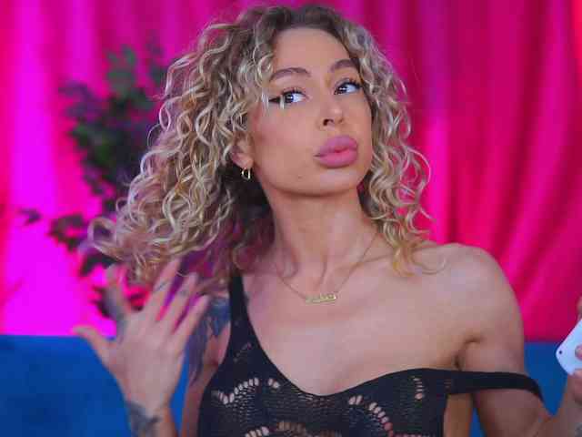 Модель: CurlyNatasha