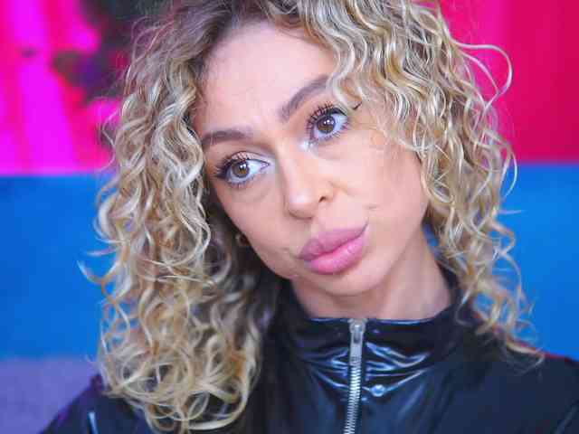 Модель: CurlyNatasha