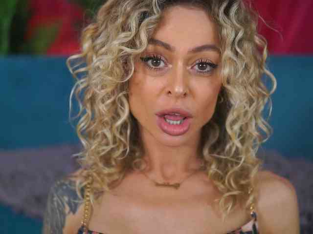 Модель: CurlyNatasha