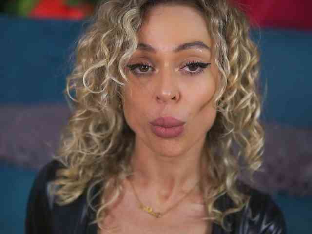 CurlyNatasha Live Webcam on BongaCams