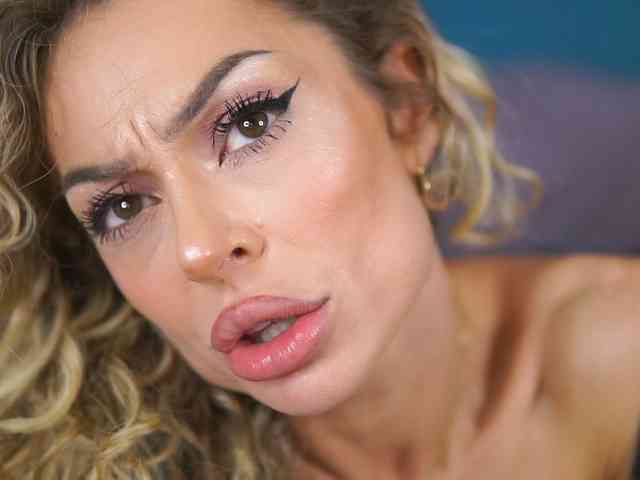 Модель: CurlyNatasha