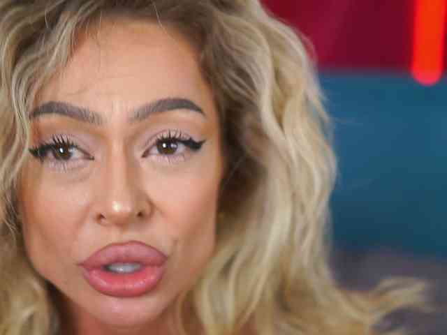 live nude sex cam CurlyNatasha