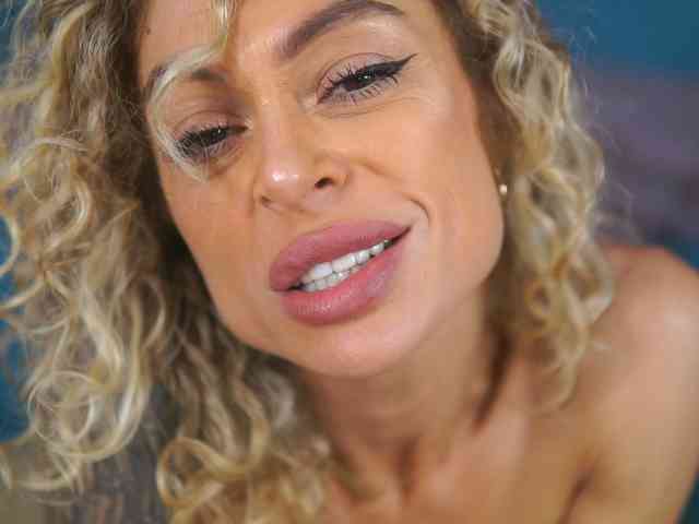 Модель: CurlyNatasha