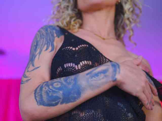 Модель: CurlyNatasha