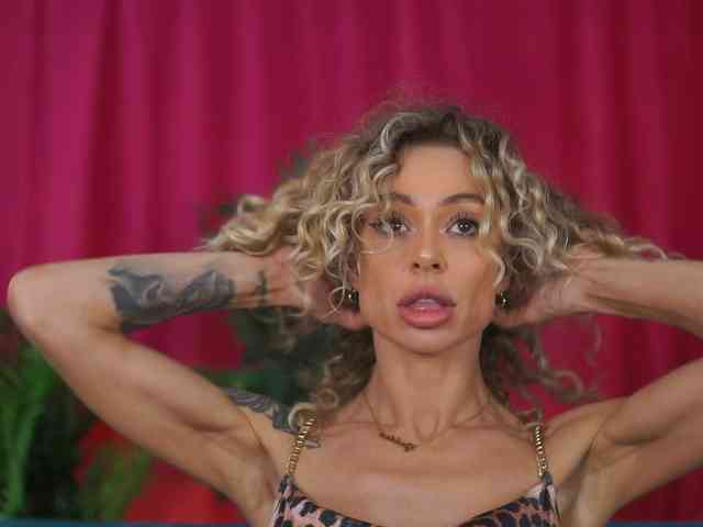 Модель: CurlyNatasha