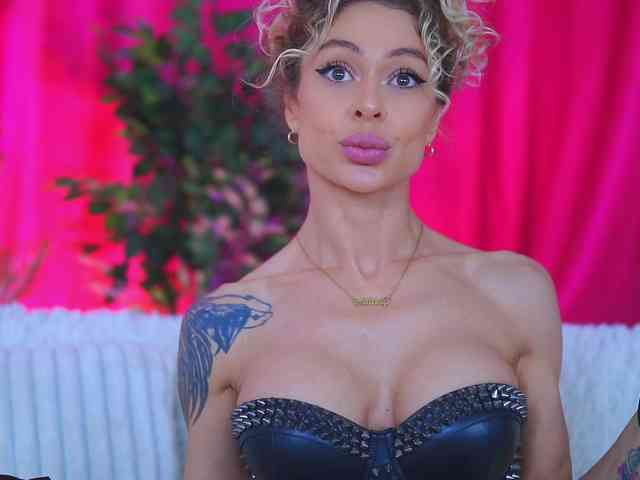 Модель: CurlyNatasha