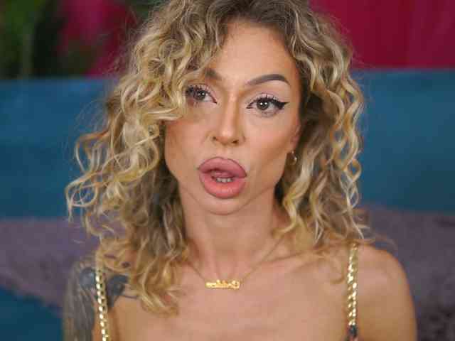 Модель: CurlyNatasha