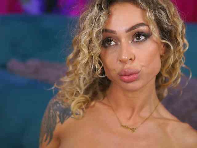 Модель: CurlyNatasha
