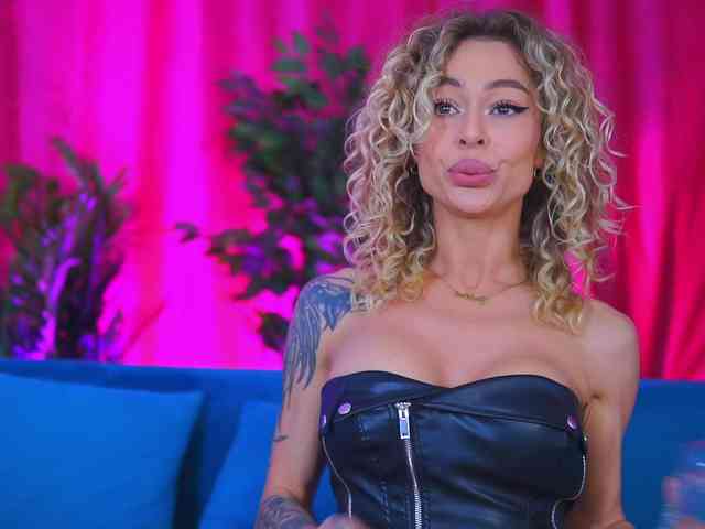 Модель: CurlyNatasha
