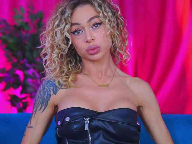 Модель: CurlyNatasha