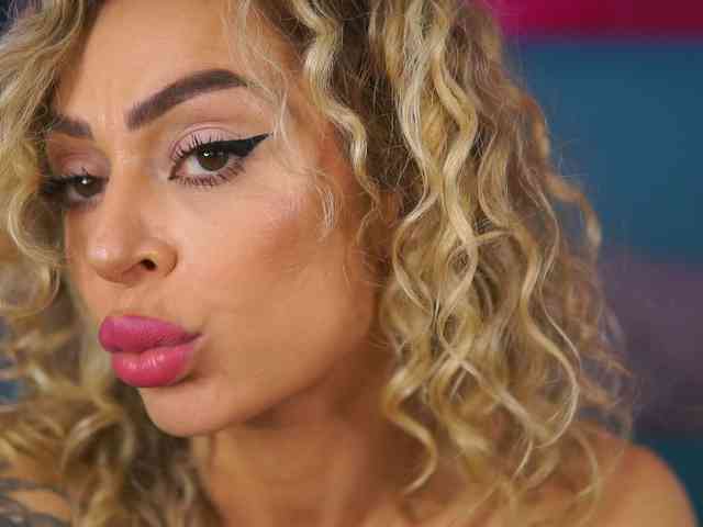 Модель: CurlyNatasha