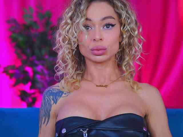 Модель: CurlyNatasha