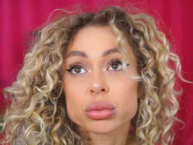 Модель: CurlyNatasha