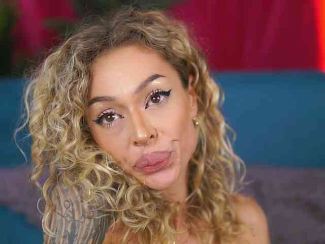 Модель: CurlyNatasha