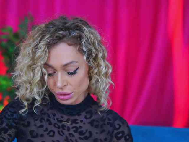 Модель: CurlyNatasha