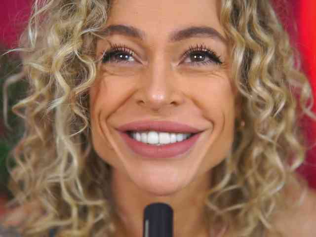Модель: CurlyNatasha