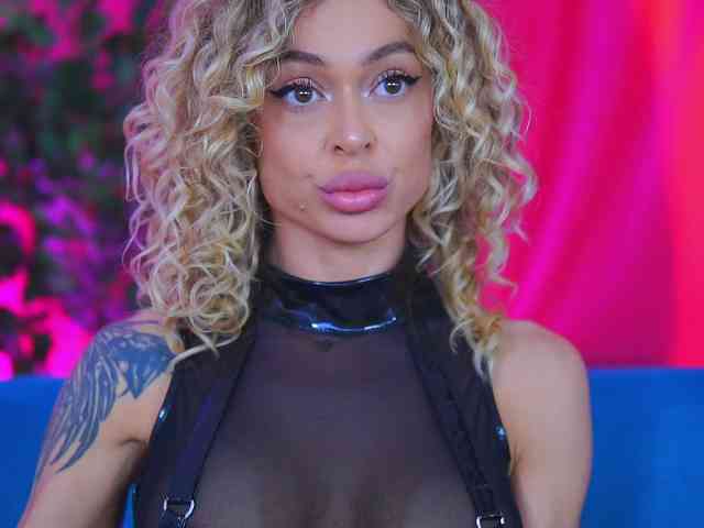 Модель: CurlyNatasha