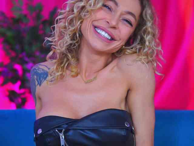 Модель: CurlyNatasha