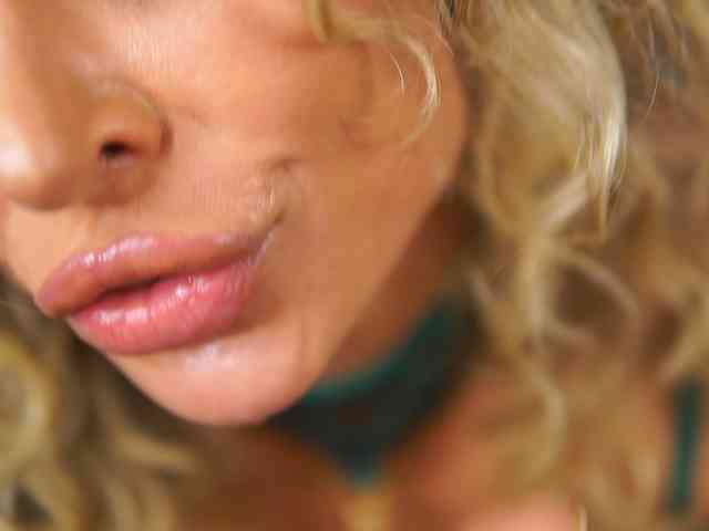 Модель: CurlyNatasha