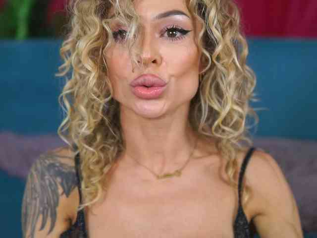 Модель: CurlyNatasha