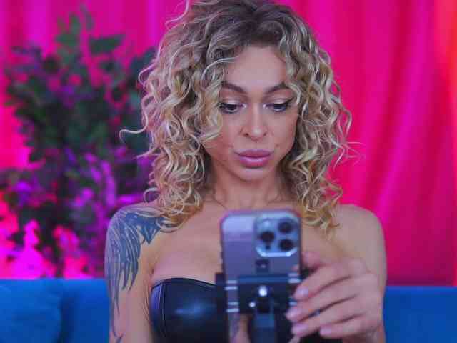 Модель: CurlyNatasha