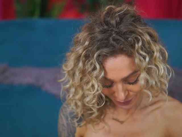Модель: CurlyNatasha