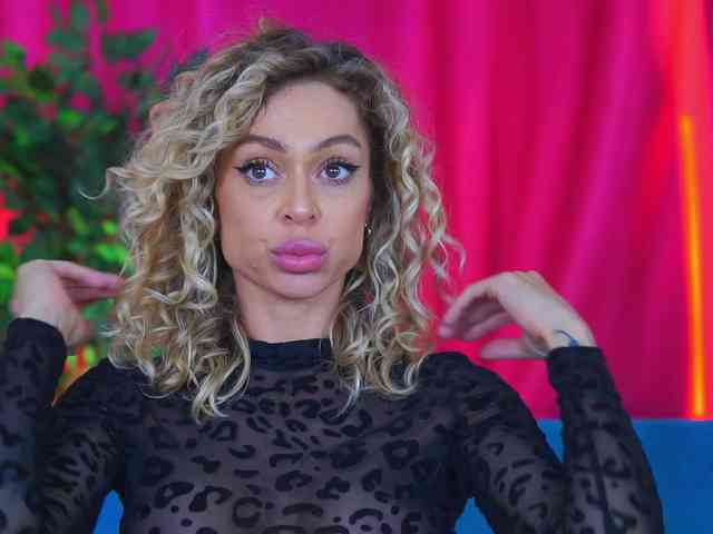 Модель: CurlyNatasha