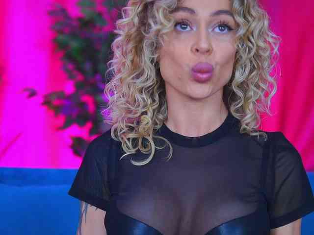 Модель: CurlyNatasha