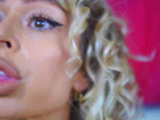 Модель: CurlyNatasha
