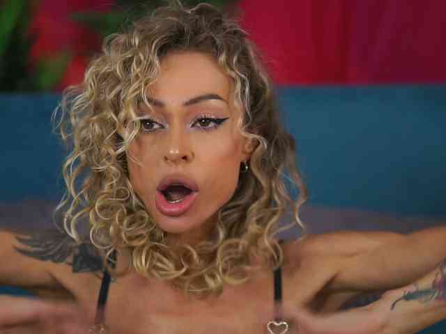 Модель: CurlyNatasha
