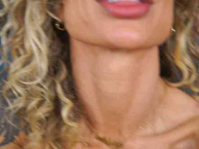Модель: CurlyNatasha