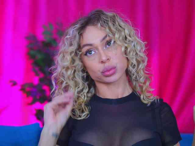 Модель: CurlyNatasha
