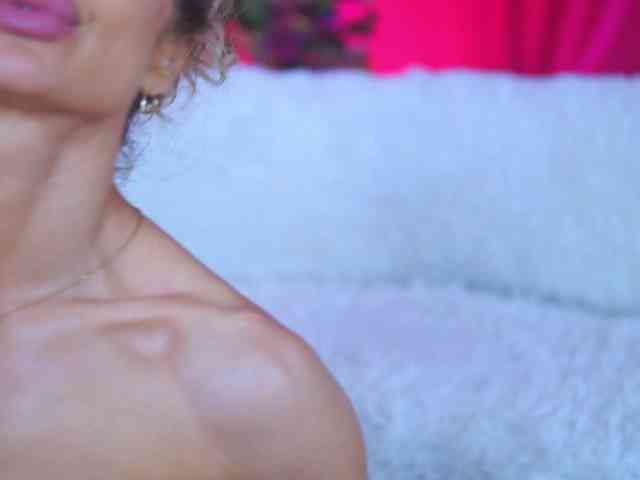 Модель: CurlyNatasha