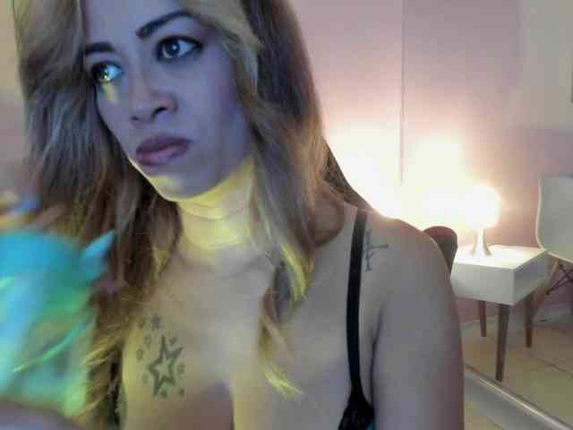 AgathaSmile webcam